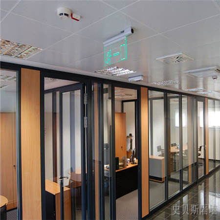 正规的卫生间玻璃隔断墙热线电话保质保量